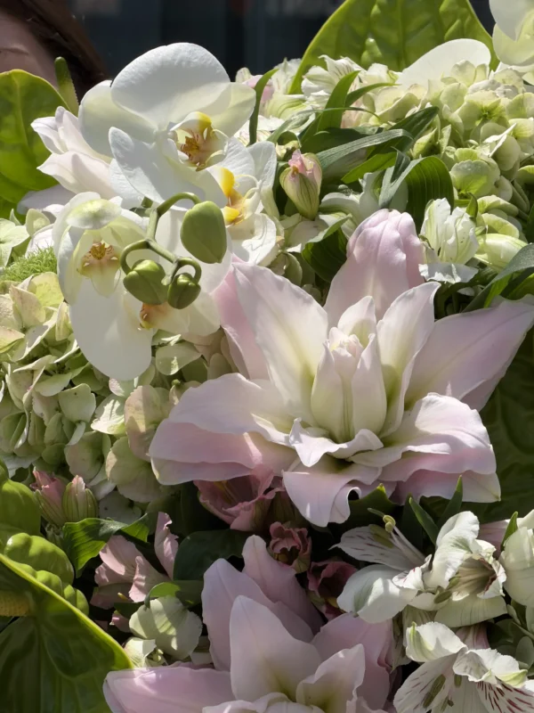 lilly-garden-basket-002-1.webp