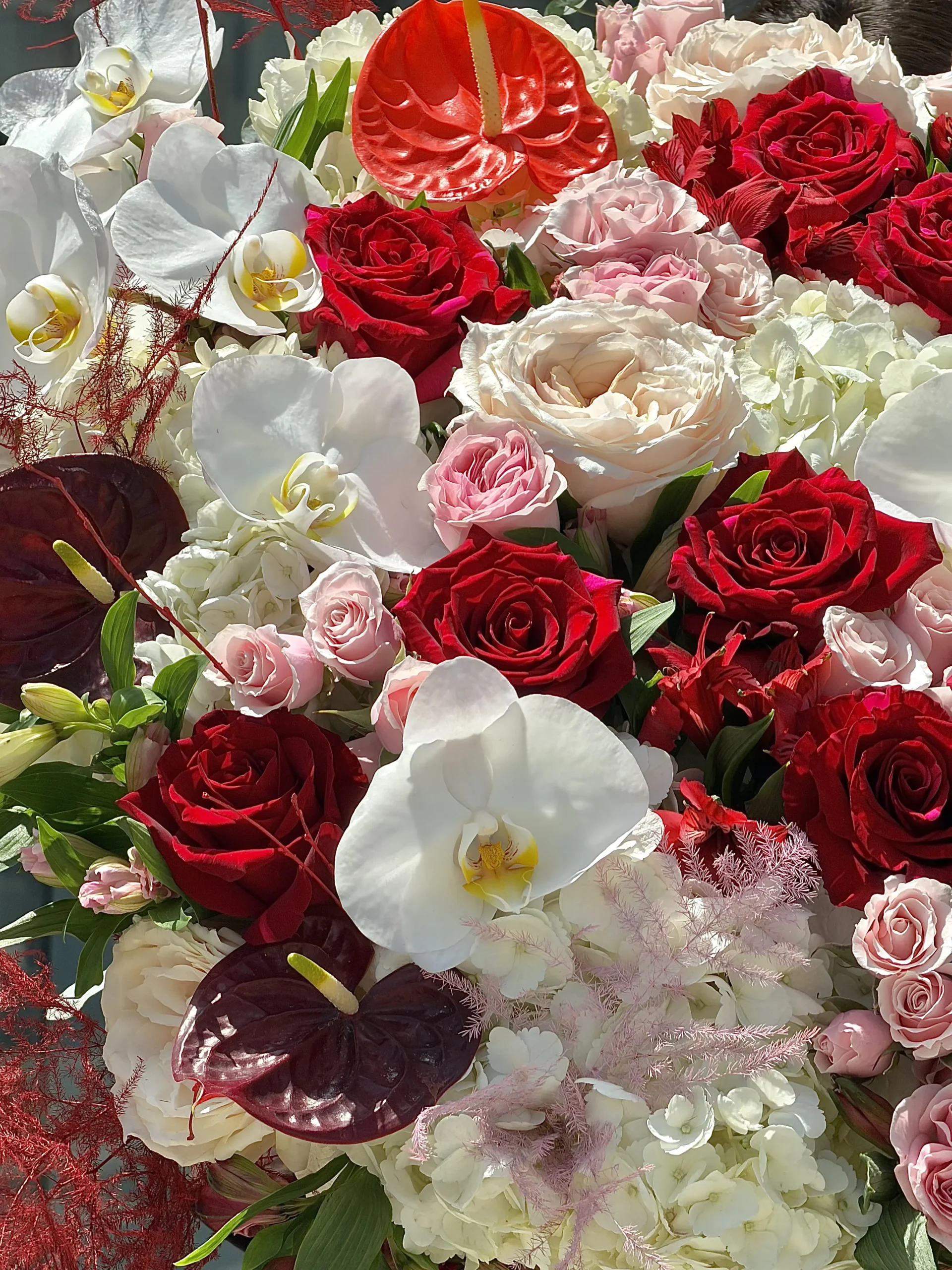 red-elegance-basket-002-1.webp