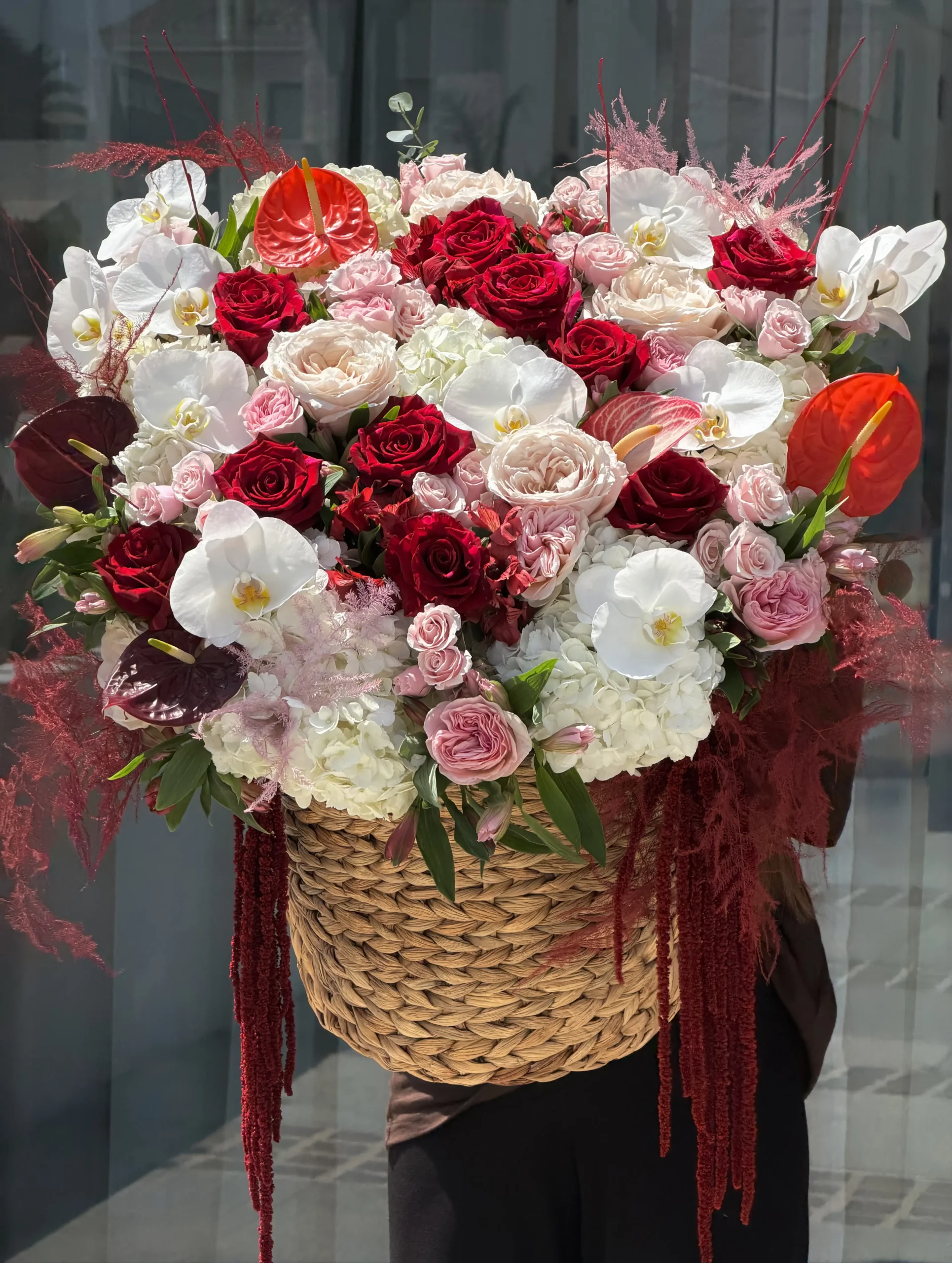 red-elegance-basket-004-1.webp