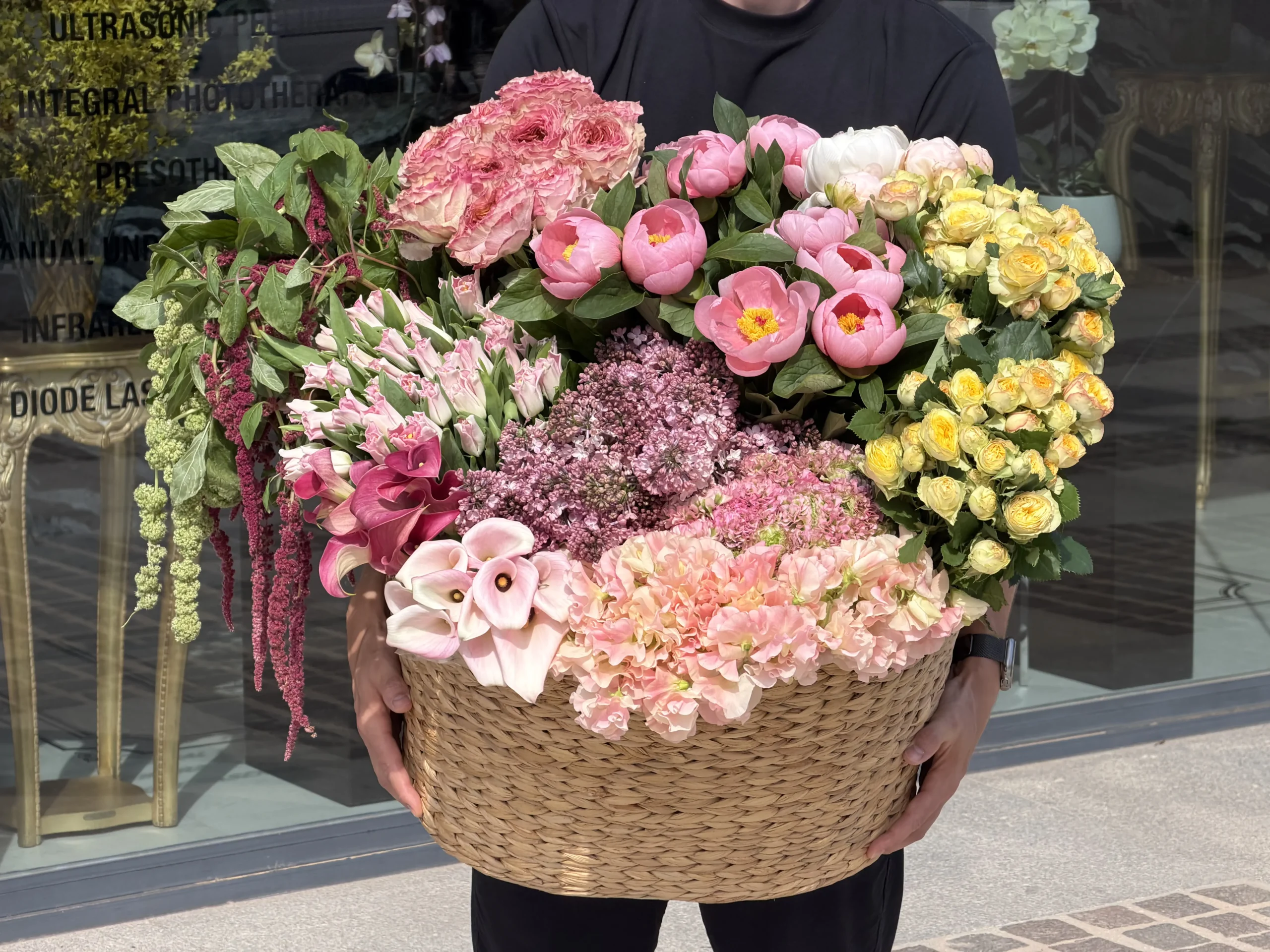seasonal-bloom-basket-004-1.webp