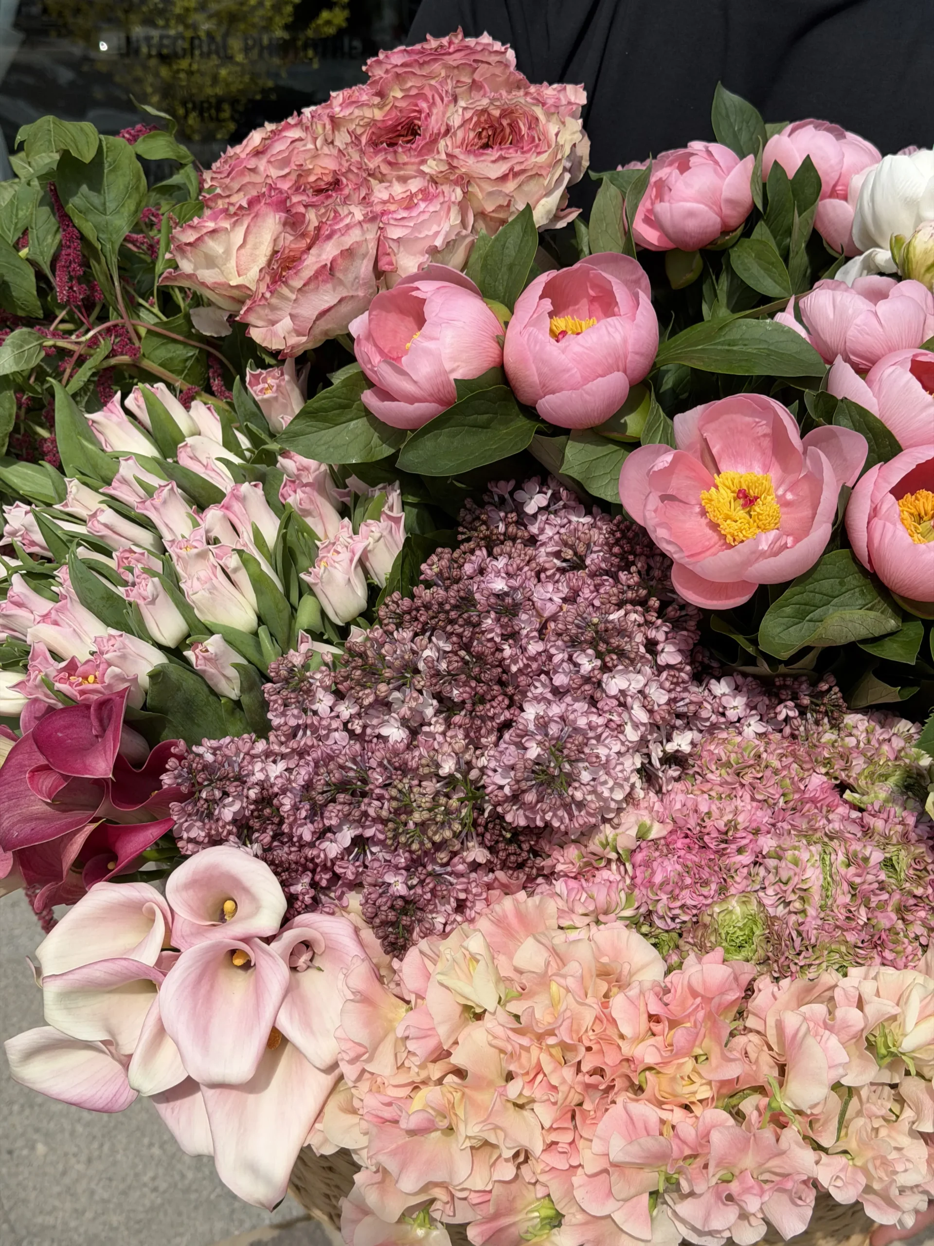 seasonal-bloom-basket-005-1.webp